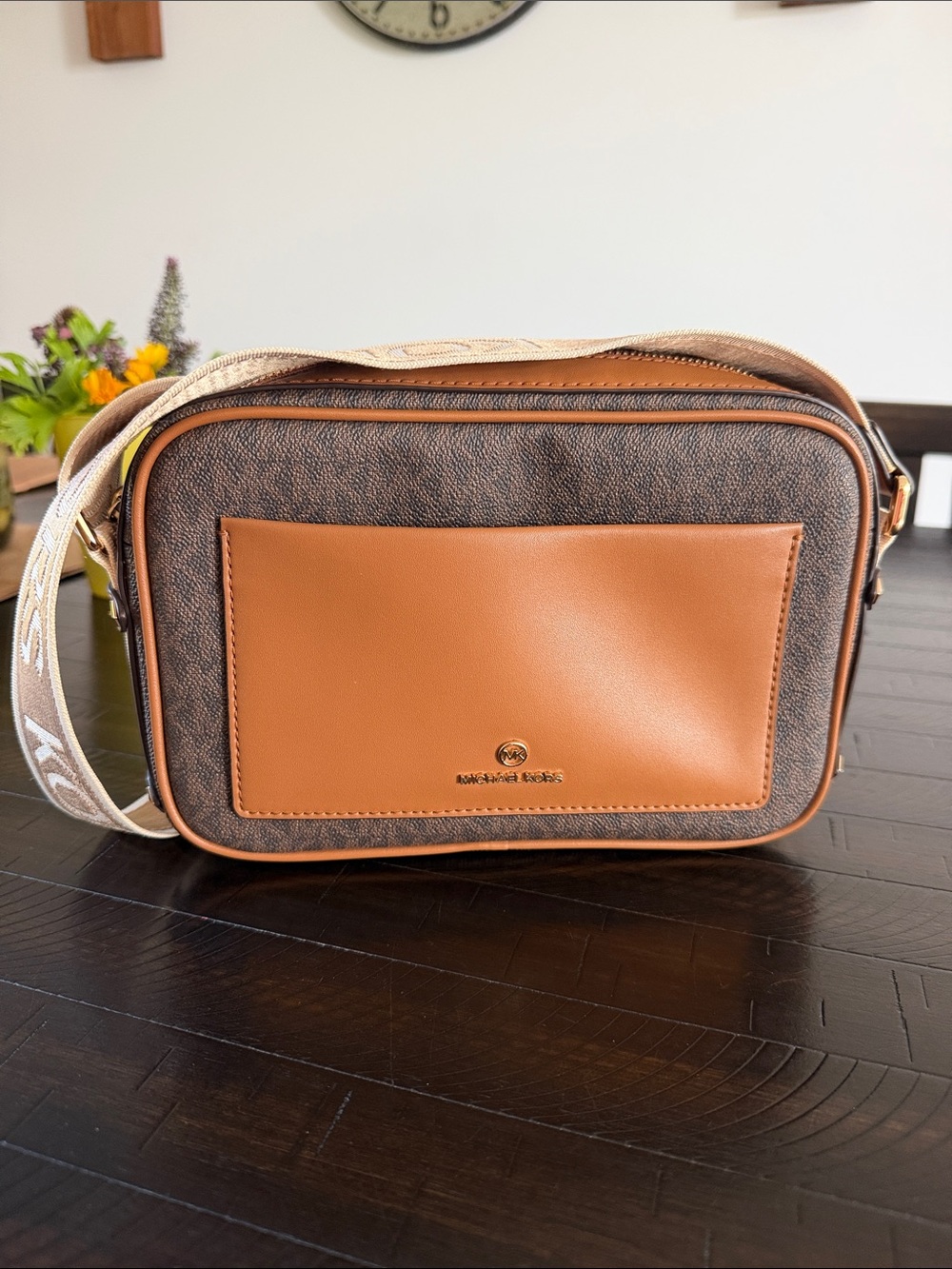 LIKE NEW Michael Kors Maeve Large Signature Logo Crossbody Bag